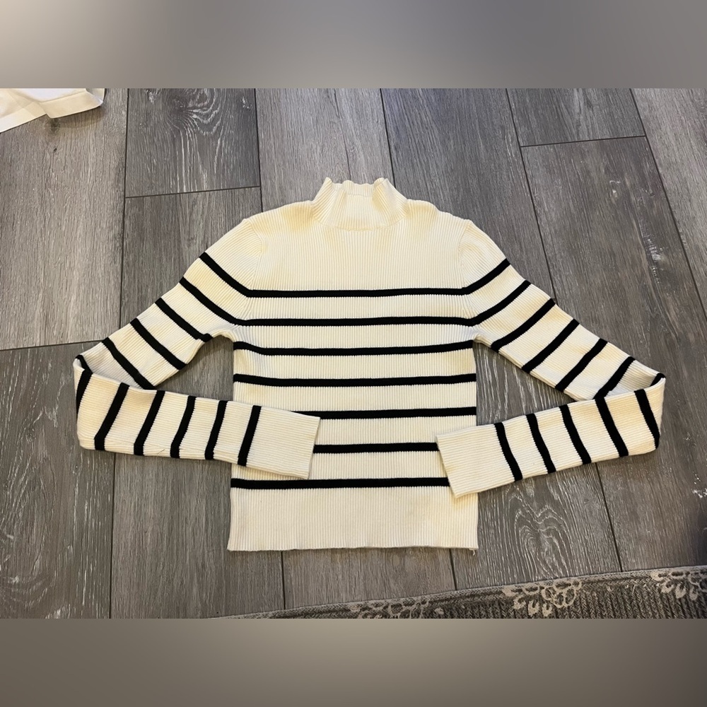 Double Zero Black and White Stripe Sweater Size Small